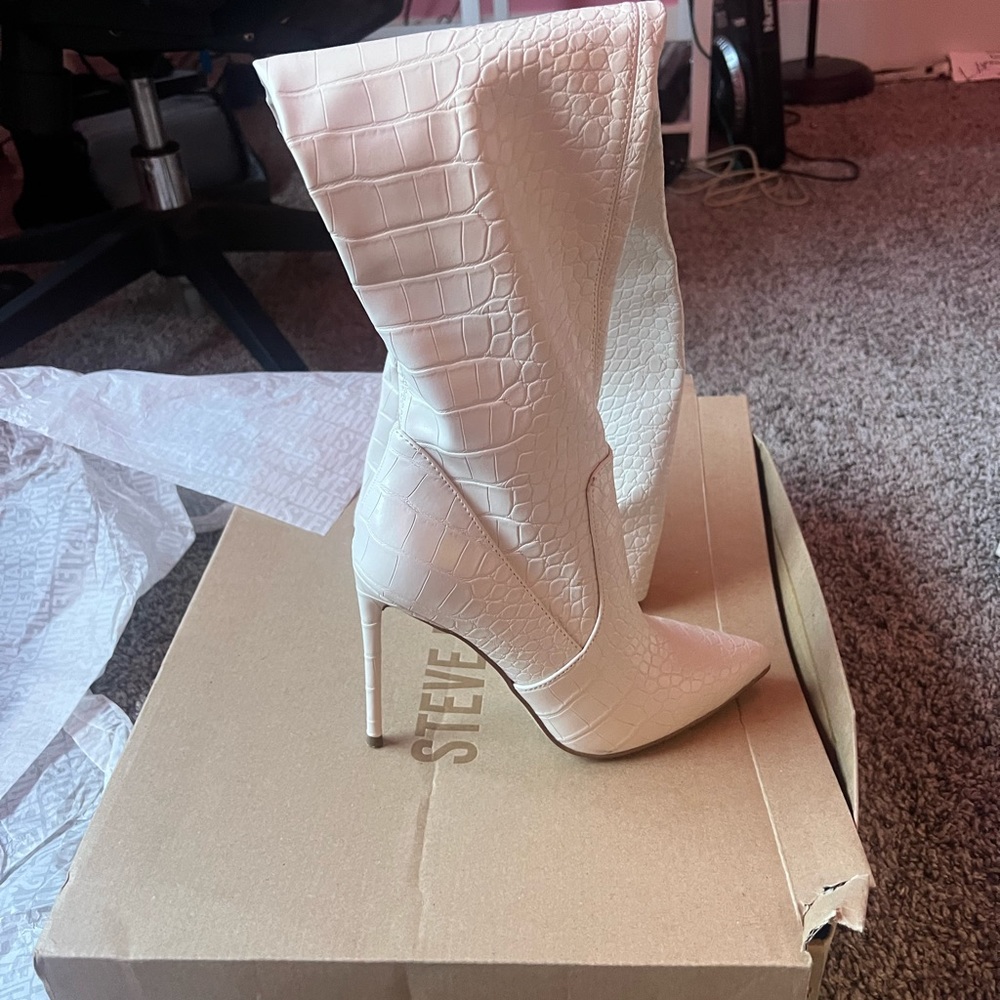 Steve Madden Vava boot in Taupe